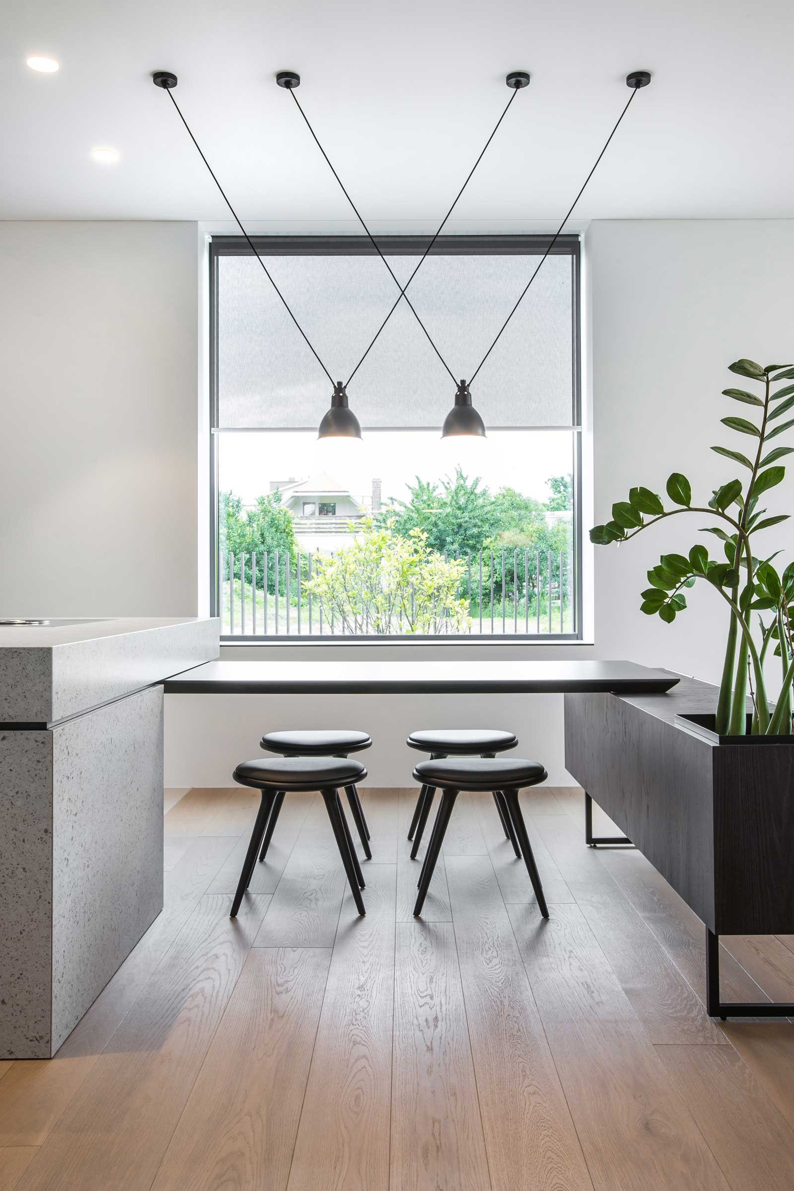 Moderno-Oil-Divine-Plank-2-Dining-