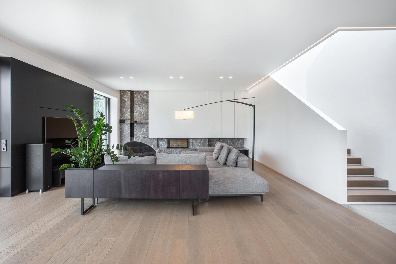 Moderno-Oil-Divine-Plank-4-Lounge